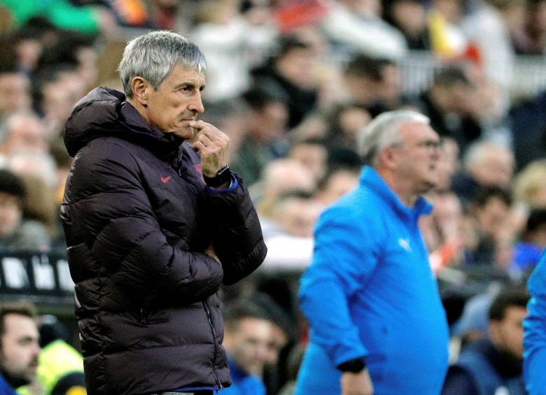 El entrenador del Barcelona Quique Setién durante el partido ante el Valencia. FOTO EFE