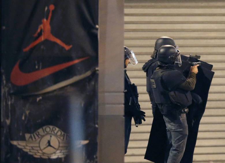 Operativo antiterrorista en París dejó dos muertos y siete capturados
