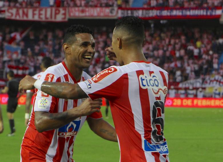 Los jugadores de Junior celebran el paso a otra semifinal. FOTO Colprensa
