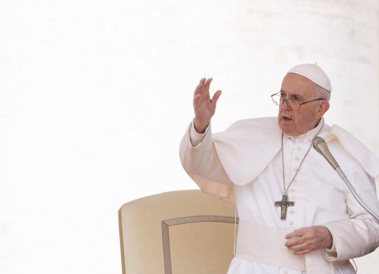 El papa Francisco en la audiencia general de los miércoles en la Plaza de San Pedro del Vaticano. FOTO EFE