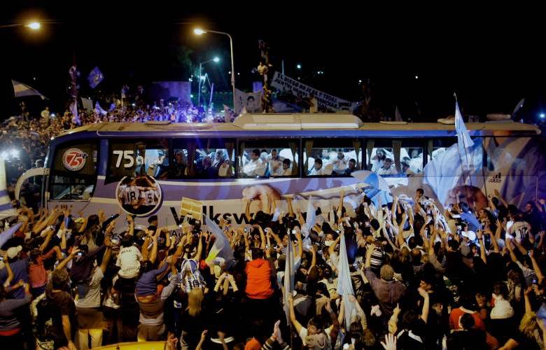 ap - Hasta los mismos jugadores se vieron sorprendidos con las proporciones del recibimiento. Ninguno de ellos se esperaba tal respaldo por parte de la afición de bonaerense.