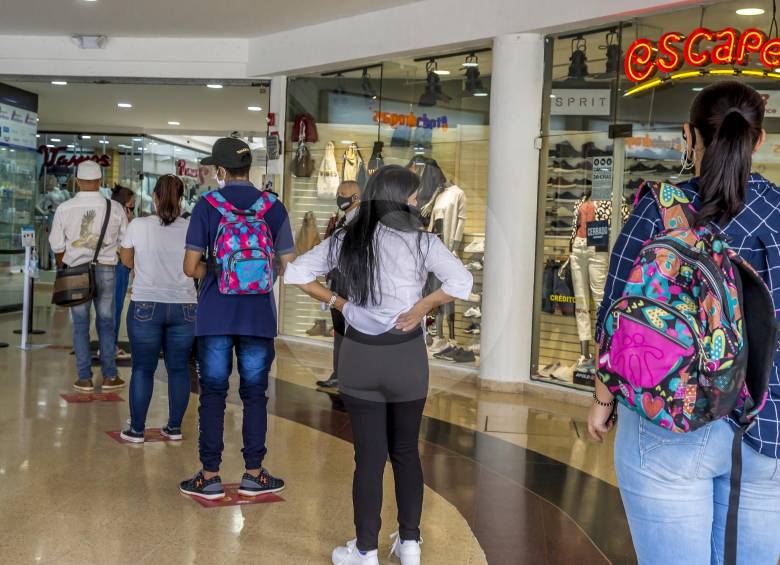 Expertos señalan que el primer día sin IVA, que tuvo lugar en el mes, influyó positivamente en la disposición a comprar bienes durables. FOTO Juan Antonio Sánchez Ocampo