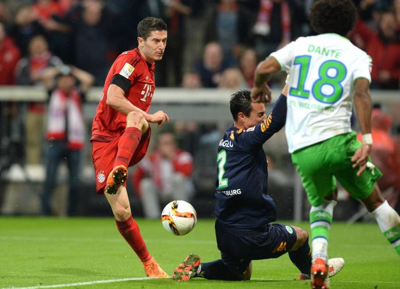 Robert Lewandowski, cinco goles en 9 minutos. FOTO AFP