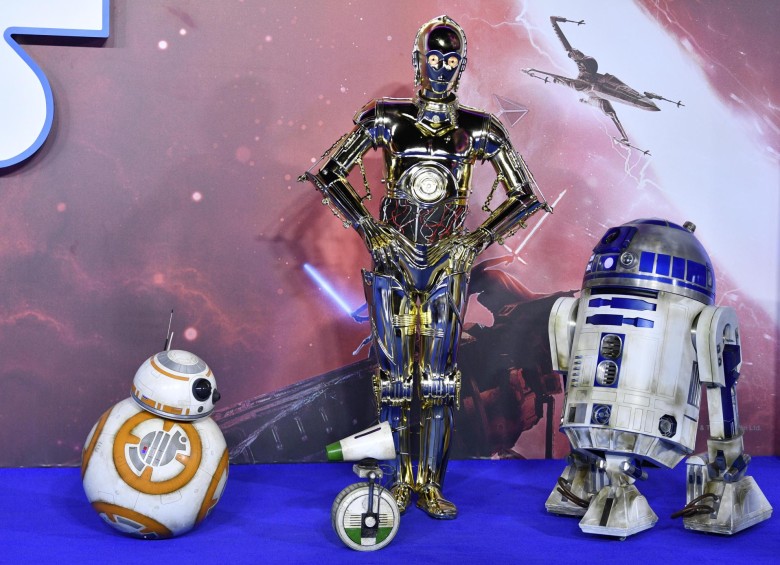 BB-8, DIO, C-3PO Y R2-D2, los personajes robóticos de la saga reunidos. Foto Neil Hall - Efe
