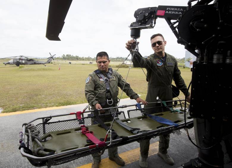 Tripulación del Escuadrón de Operaciones Especiales 512, listos para evacuaciones aeromédicas o extinción de incendios. FOTO Julio Cesar Herrera