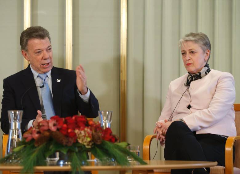 Santos comenzó los actos protocolarios que presiden la entrega del Nobel. FOTO AFP
