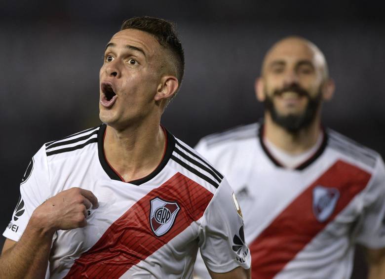 El colombiano Rafael Santos Borré celebra su tanto con River Plate en Copa Libertadores ante Racing. FOTO AFP