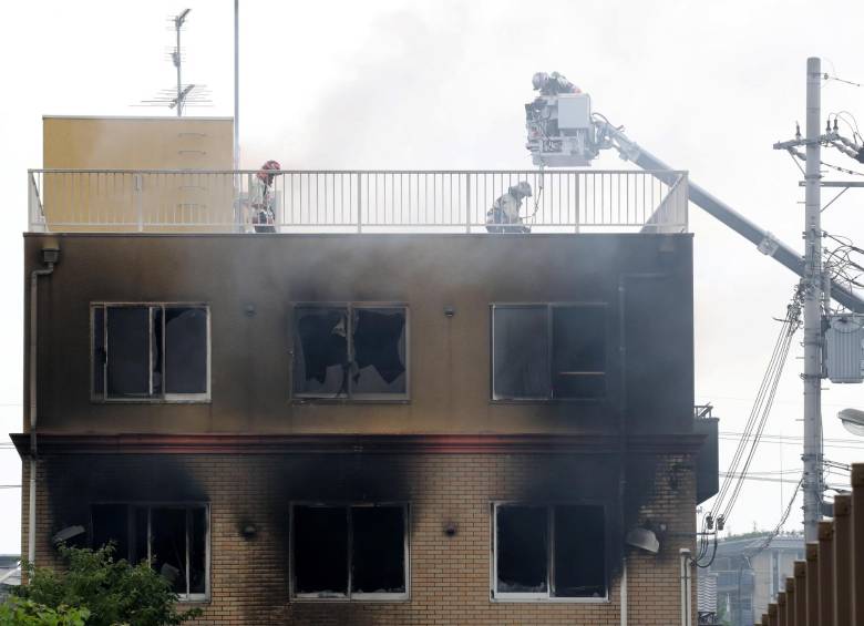 Al menos 24 personas murieron este jueves en un incendio al parecer de origen criminal en un estudio de animación de Kioto, en el oeste de Japón. Foto: EFE