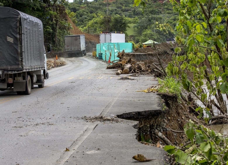 Los daños en la vía Medellín-costa Atlántica han perjudicado el transporte terrestre este año. Foto: Juan Antonio Sánchez. 