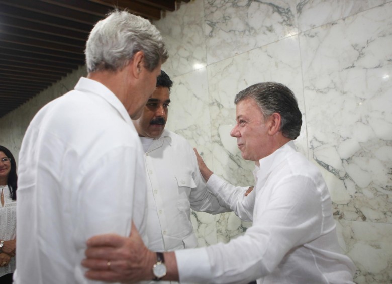 John Kerry y Nicolás Maduro se reunieron tras firma de los acuerdos