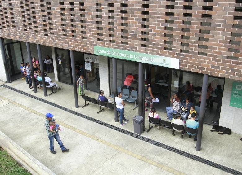 Al igual que para ingresar a otras dependencias de la Alcaldía, los usuarios deben cumplir las medidas de bioseguridad. FOTO: ARCHIVO.