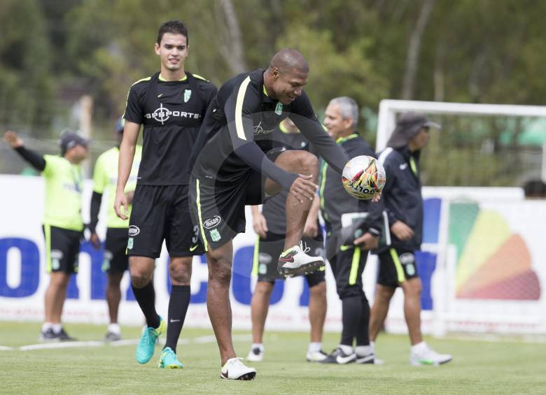 El verde está listo para recibir al Santa Fe en el Atanasio Girardot. En la imagen, Alexis Henríquez. FOTO juan antonio sánchez