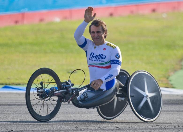 Alex Zanardi en su bicicleta de mano. FOTO ARCHIVO EFE