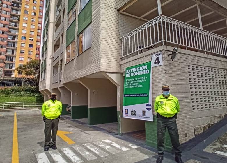 La Fiscalía y la Policía materializaron las medidas cautelares en diligencias realizadas en Medellín, Bello, Envigado, Itagüí, Santa Fe de Antioquia y Sopetrán. FOTOS CORTESÍA FISCALÍA