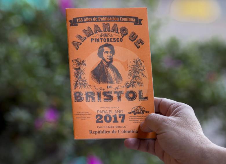 El Bristol tiene pronósticos del tiempo y mareas, recomendaciones para pesca, fechas de eclipses y fases lunares, datos religiosos cristianos y horóscopo. FOTO Juan Antonio Sánchez