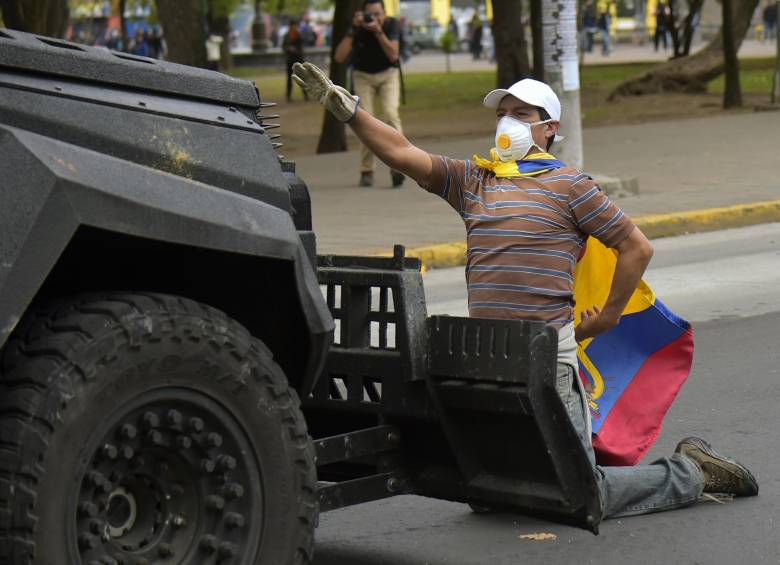 Las protestas iniciaron el jueves tras la decisión del Gobierno de eliminar el subsidio a los combustibles. Foto AFP.