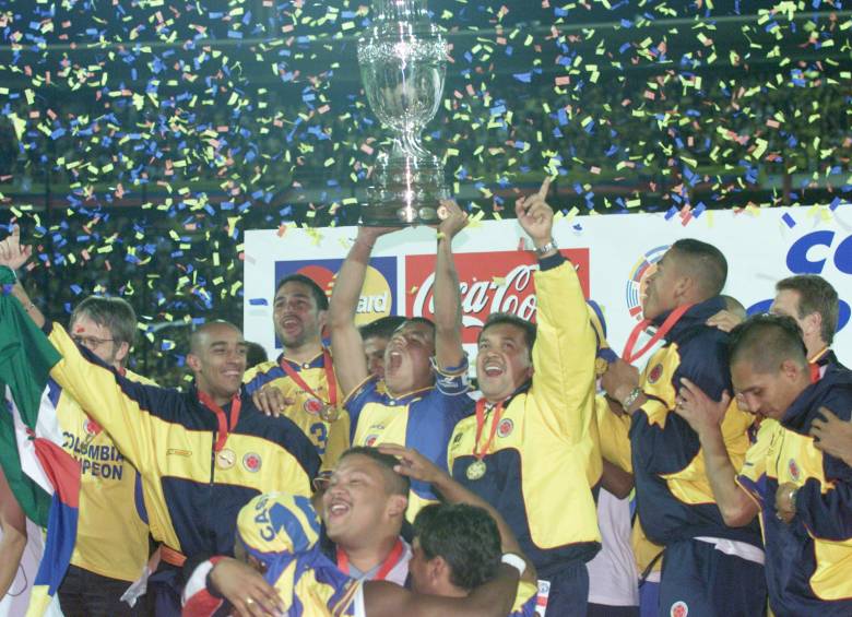 Imagen del 29 de julio de 2001, día en que la Selección Colombia levantó su única Copa América, gesta que la presente generación quiere emular en Estados Unidos. FOTO archivo el colombiano