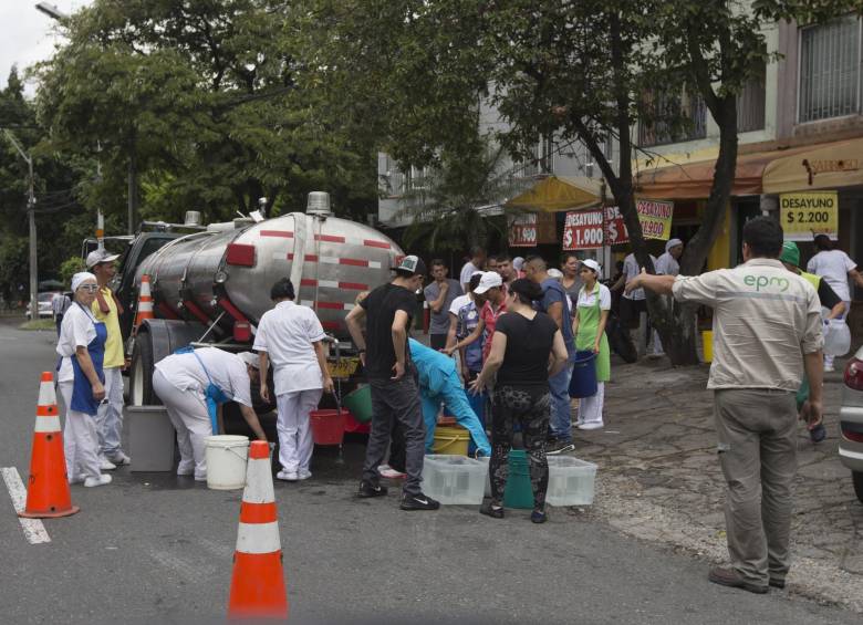 Cerca de 40 mil personas estarían afectadas por el daño que afecta a barrios de las comunas 11 y 16. 