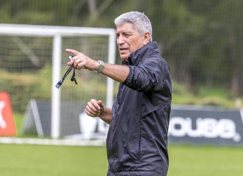 El técnico ecuatoriano ya tiene a sus “24 guerreros” para la final. FOTO JUAN ANTONIO SÁNCHEZ