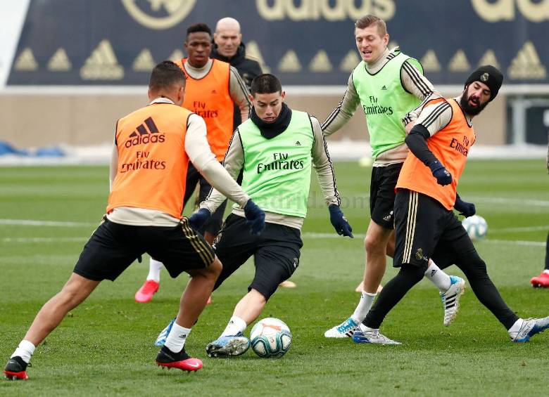 El colombiano James Rodríguez volvió a los entrenamientos en campo con el Real Madrid. FOTO REAL MADRID