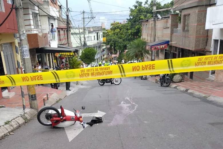 Una de las víctimas se transportaba en esa motocicleta. Falleció en la Unidad Intermedia de San Javier. FOTO: cortesía de Guardianes Antioquia.