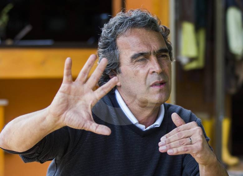 El exgobernador Sergio Fajardo dijo que el alcalde de Medellín, Federico Gutiérrez, es su amigo y va muy bien con su gestión. Sobre el gobernador Luis Pérez prefirió no hablar. FOTO Jaime pérez