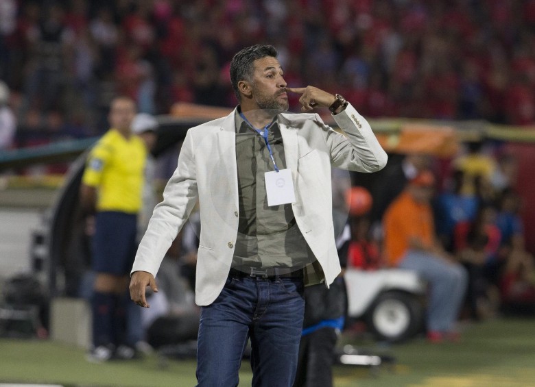 El lunes pasado, Ramón Jesurún, presidente de FCF, confirmó la llegada de Yepes a la Selección. FOTO JUAN ANTONIO SÁNCHEZ