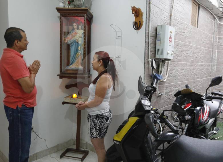 La Semana Santa se vive esta vez en casa. Puede rezar u orar, depende de lo que busque. FOTO manuel saldarriaga