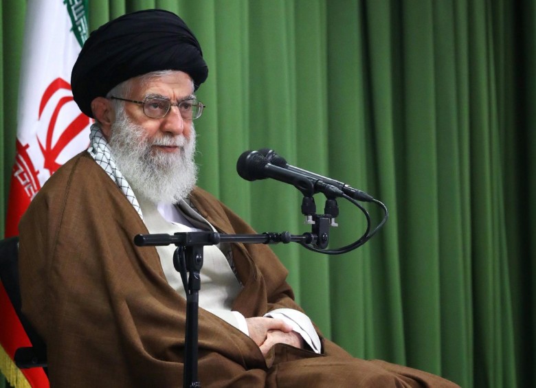 El líder supremo iraní, Alí Jameneí, podría romper el acuerdo nuclear con Irán. FOTO: EFE 