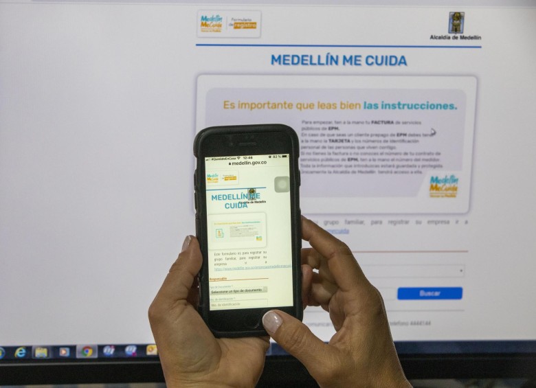 La plataforma Medellín Me Cuida fue creada para autorizar permisos de trabajo a personas cobijadas por las excepciones de los decretos nacionales. FOTO: EDWIN BUSTAMANTE