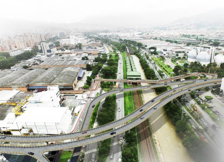 La obra también concibe integrar las rutas de transporte público, buscando que La Ayurá sea el corredor de movilidad transversal en esta zona del Valle de Aburrá. ILUSTRACIÓN ÁREA METROPOLITANA
