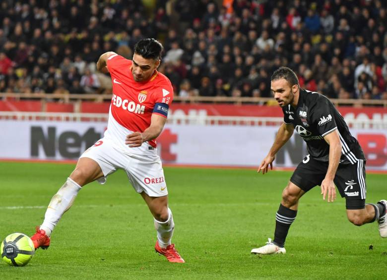 Radamel Falcao García, durante el juego del Mónaco frente a Lyon por la Liga Francesa. FOTO AFP