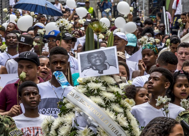 Marlon tenía seis años en el momento de su muerte. Con flores y globos fue recordado en 2019 por su comunidad. Foto:EL COLOMBIANO