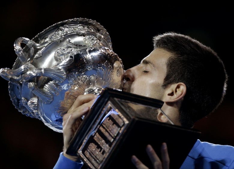 El tenista serbio se convirtió en el segundo tenista en ganar cinco veces este Grand Slam. FOTO AP