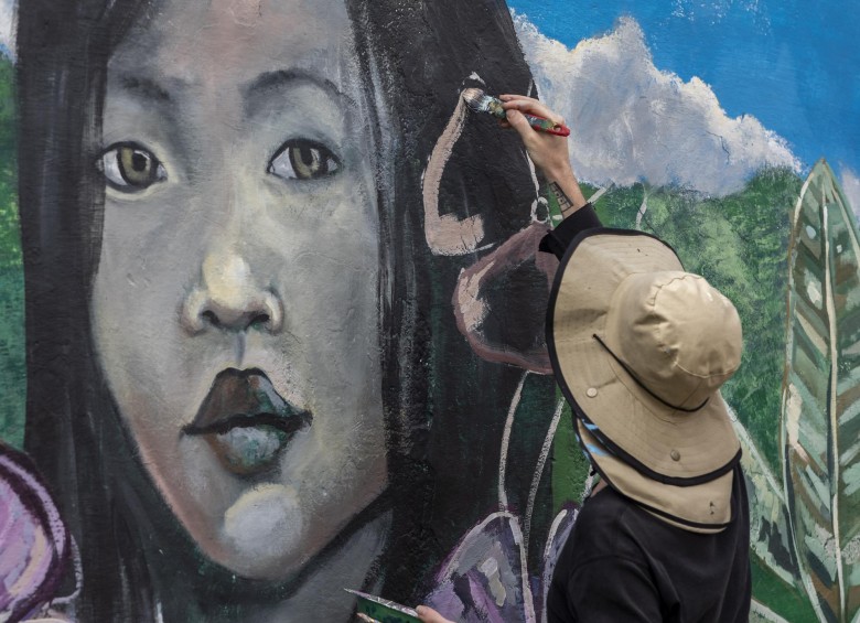 Aunque las víctimas fueron hombres, la figura femenina del mural fue pensada para resaltar el valor de la vida. FOTOS CAMILO SUÁREZ