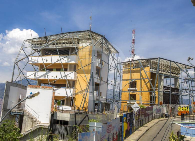 Las obras de reparación, contratadas por $9.746 millones, no han empezado a la espera de un estudio que definirá si es viable la restauración o si se necesita reconstruir. FOTO Juan Antonio Sánchez
