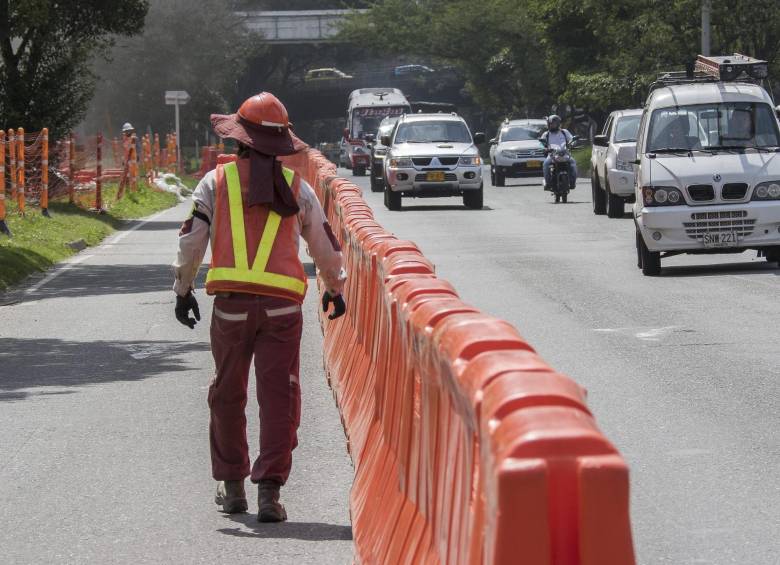 Obras en la Avenida Regional por Parques del Río. FOTO ROBINSON SÁENZ