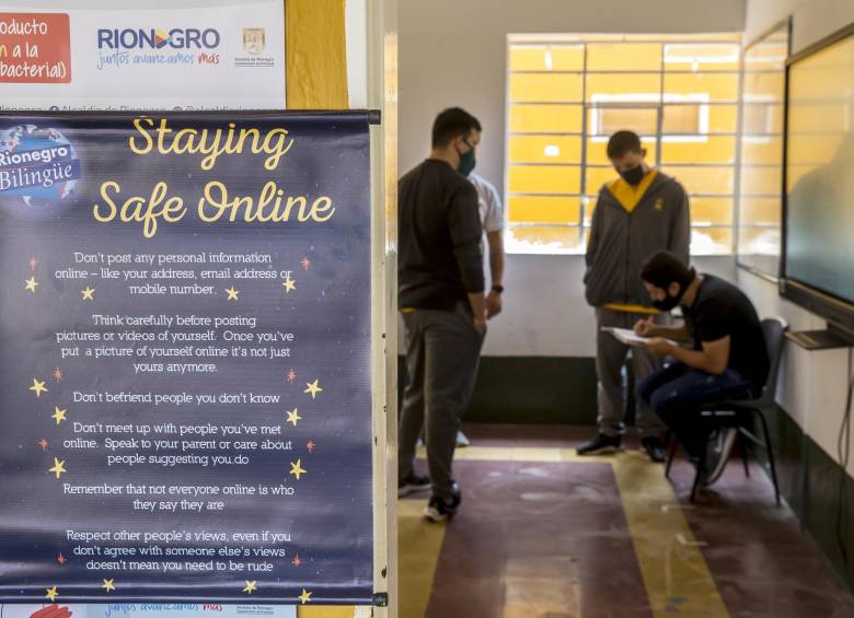 La institución arrancó con el modelo de alternancia desde el pasado martes. Por ahora solo estudiantes de once asisten a clases. Los demás cursos siguen virtual. FOTO Juan ANTONIO sánchez