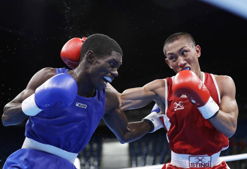 El boxeador colombiano Yuberjén Martínez derrotó al filipino Rogen Ladon 3-0 en los octavos de final de la división minimosca. FOTO AP