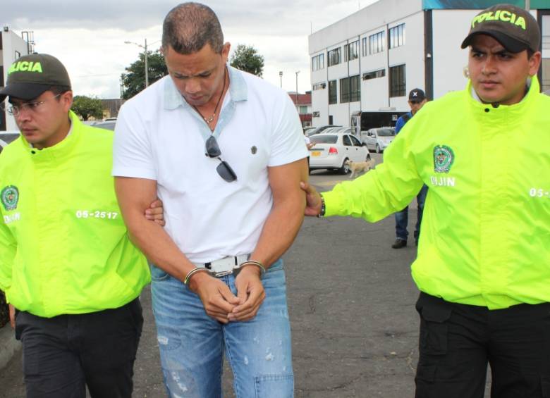 La Policía en coordinación con el FBI en San Juan de Puerto Rico, capturó con fines de extradición, en el Puente Aéreo de Bogotá, a Francisco Adolfo Meran Montero, alias “Frank”. FOTO CORTESÍA