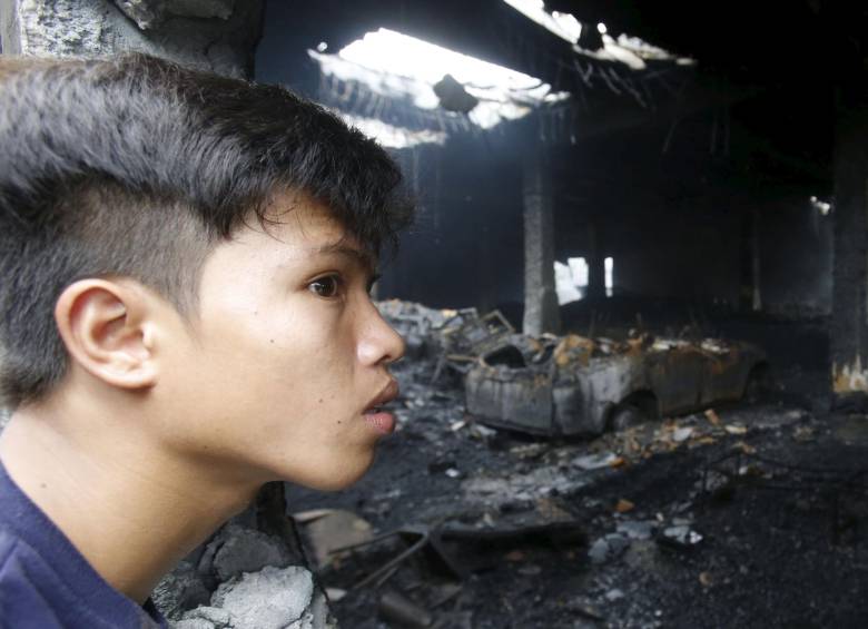 Ya son 72 los muertos en el incendio registrado el pasado miércoles en una fábrica de calzado en el municipio de Valenzuela, en Metro Manila. FOTO REUTERS