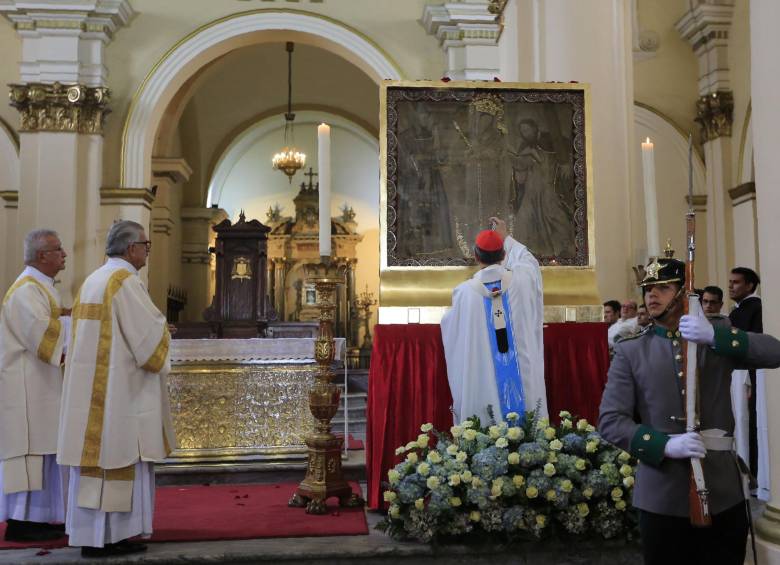 Virgen de Chiquinquirá espera al Papa en la catedral de Bogotá