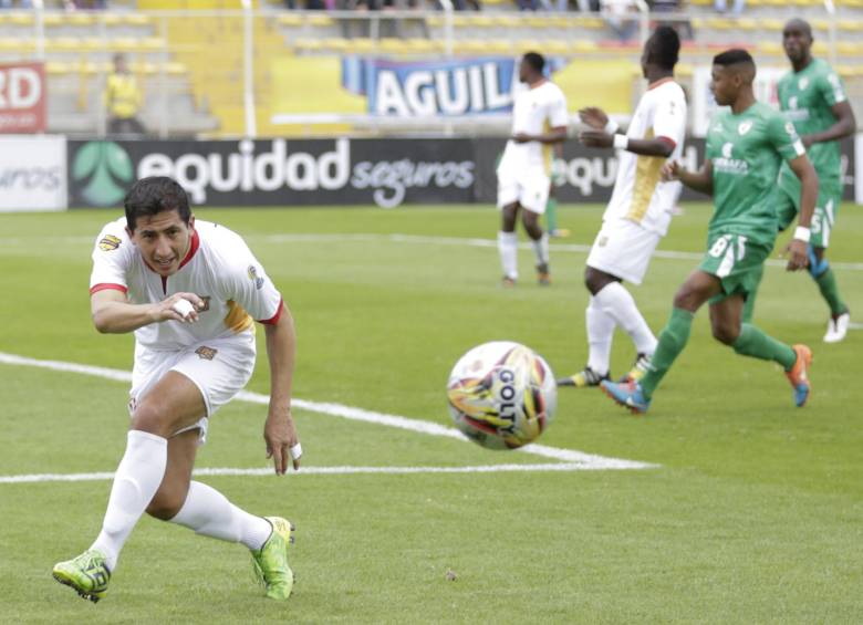 El peruano Johan Fano anotó el único tanto de las Águilas ayer ante Cortuluá. FOTO colprensa 