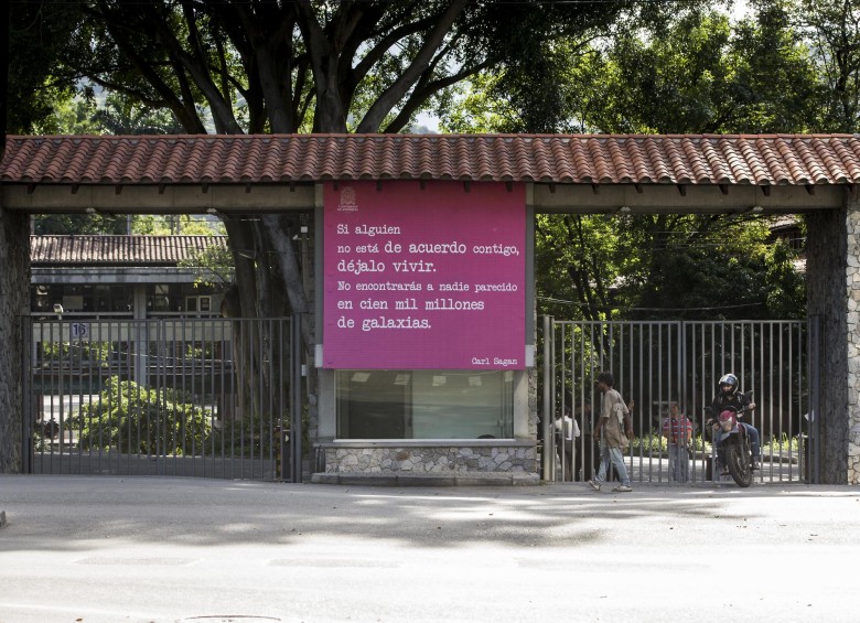 Suspenden al Decano de la Facultad de Ciencias Sociales de la U. De. A. Foto: Jaime Pérez 