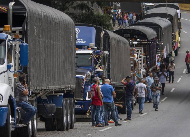 En caso de llegar a un acuerdo final con los transportadores este domingo, el paro se levantaría a primera hora del lunes festivo. FOTO Robinson Sáenz Vargas