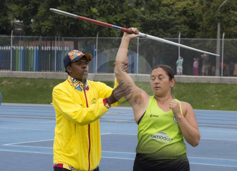 Ángela Rivas, campeona nacional de bala que también comparte sus conocimientos con los deportistas de discapacidad.