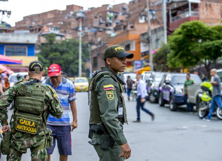 En la comuna 13 ha presencia integral de las autoridades, de día y de noche. FOTO JUAN ANTONIO SÁNCHEZ