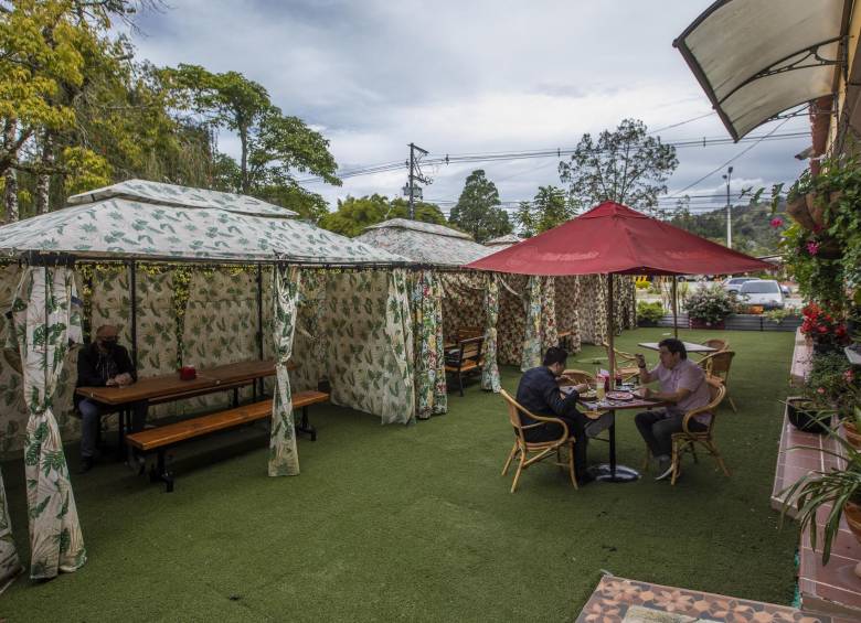 La mayoría de restaurantes del Oriente antioqueño han adecuado sus instalaciones para recibir a los clientes. FOTO Camilo Suárez.