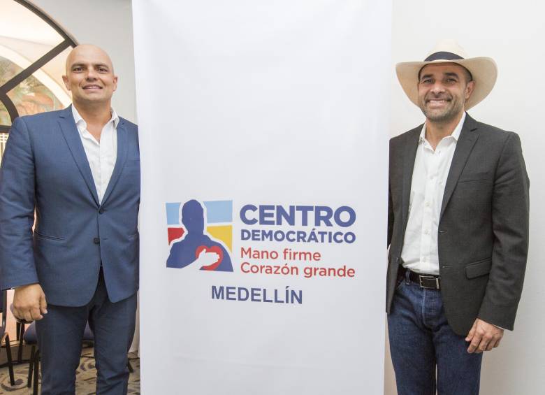Wilson Gómez (izquierda) y Andrés Guerra (derecha), el 13 de febrero de 2019 en la presentación oficial de los precandidatos del Centro Democrático a la Gobernación. FOTO Edwin Bustamante