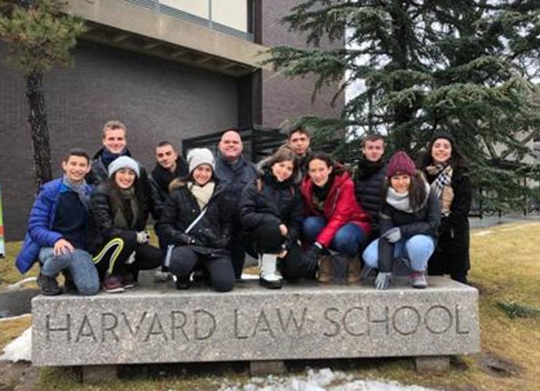 Los once estudiantes del Colegio Vermont de Medellín que participaron del Modelo de las Naciones Unidas de la Universidad de Harvard, en Bostón. Foto: Cortesía